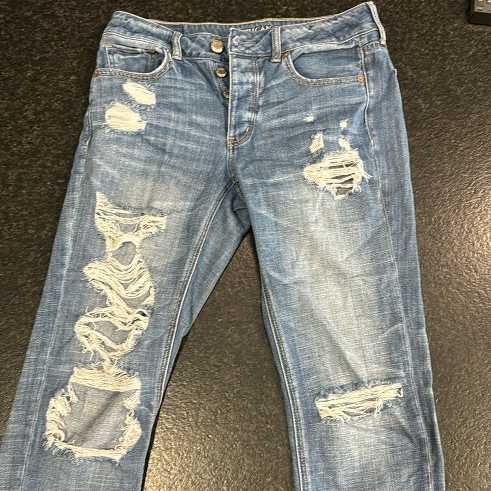 Used AE tomgirl Jeans
